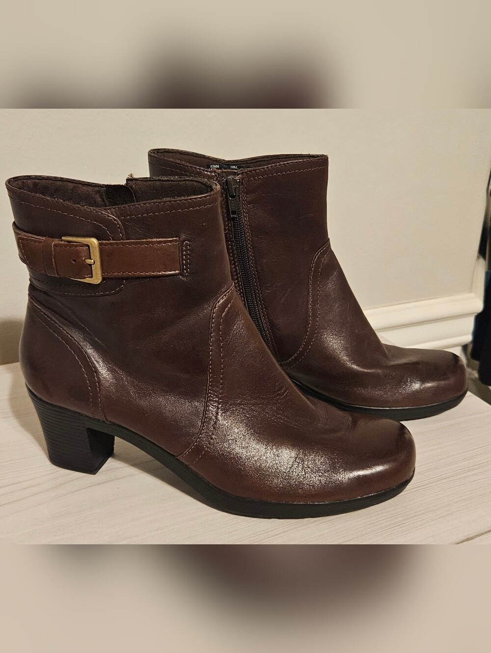 Clarks Bendables Women's Dark Brown Leather Ankle Boots with Buckle Sz 10